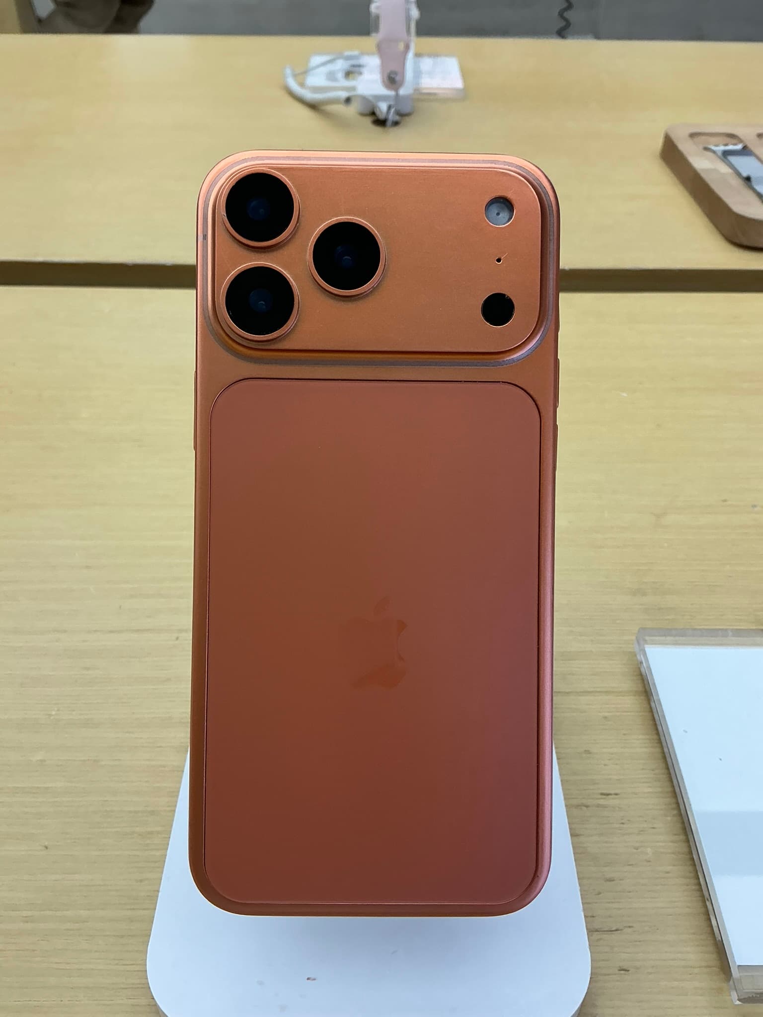 Apple hạ giá thu cũ iPhone, tăng giá Mac và iPad